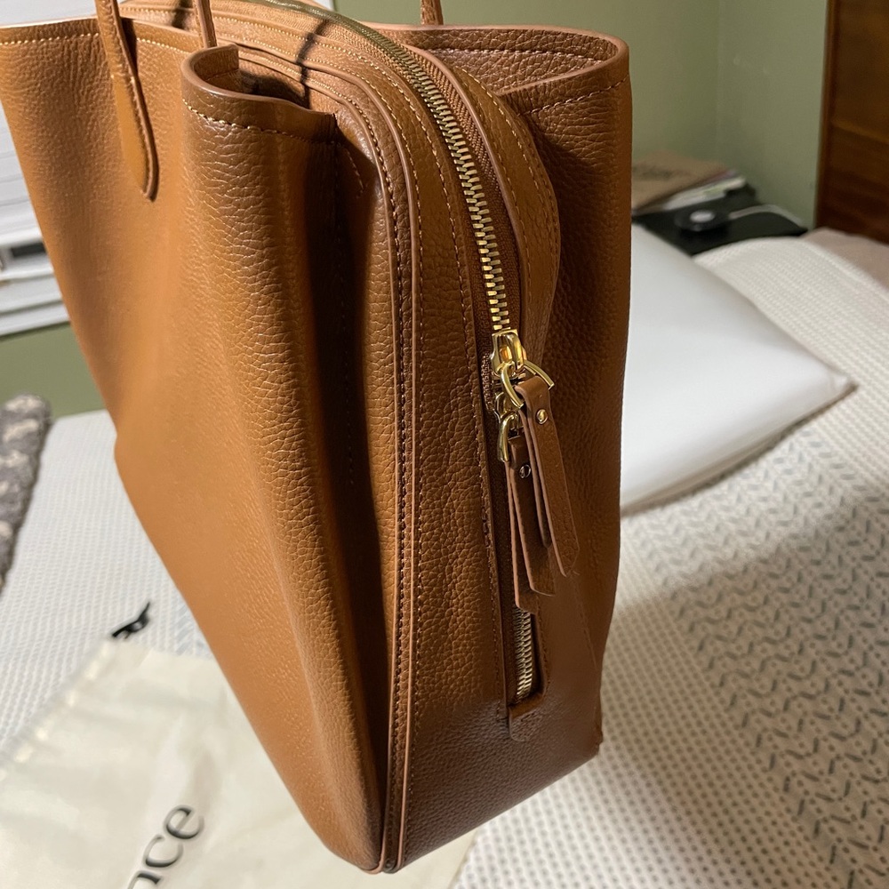 Quince Pebbled Leather Shoulder Tote Bag - Picture 3 of 9